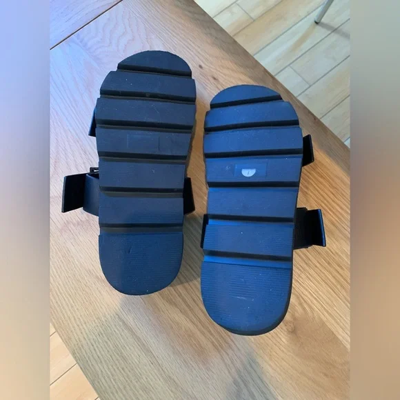 RAYE Clifton Double Buckle Sandals in Black Leather - Picture 3 of 3